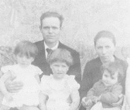 María José en brazos de su madre en 1962