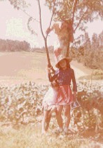 María José con sombrero en 1977